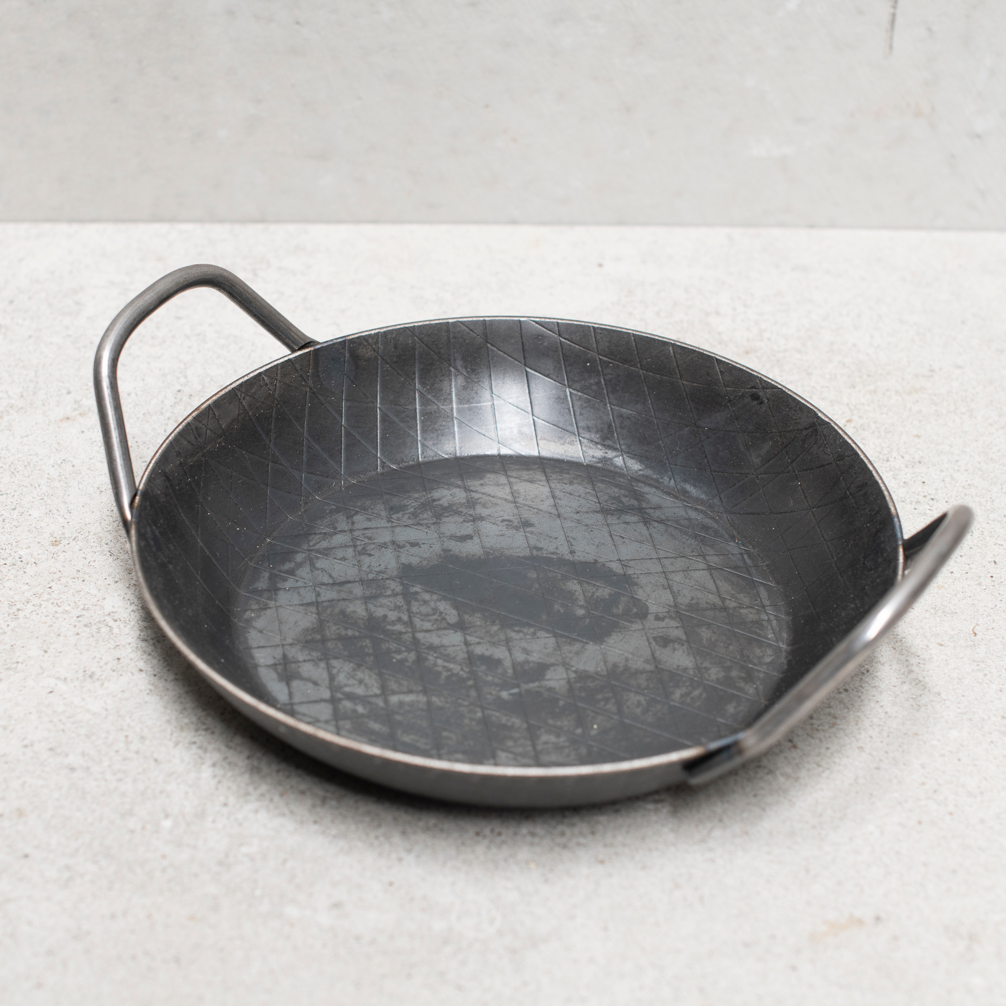 Forged Pan 2Grips - 24cm