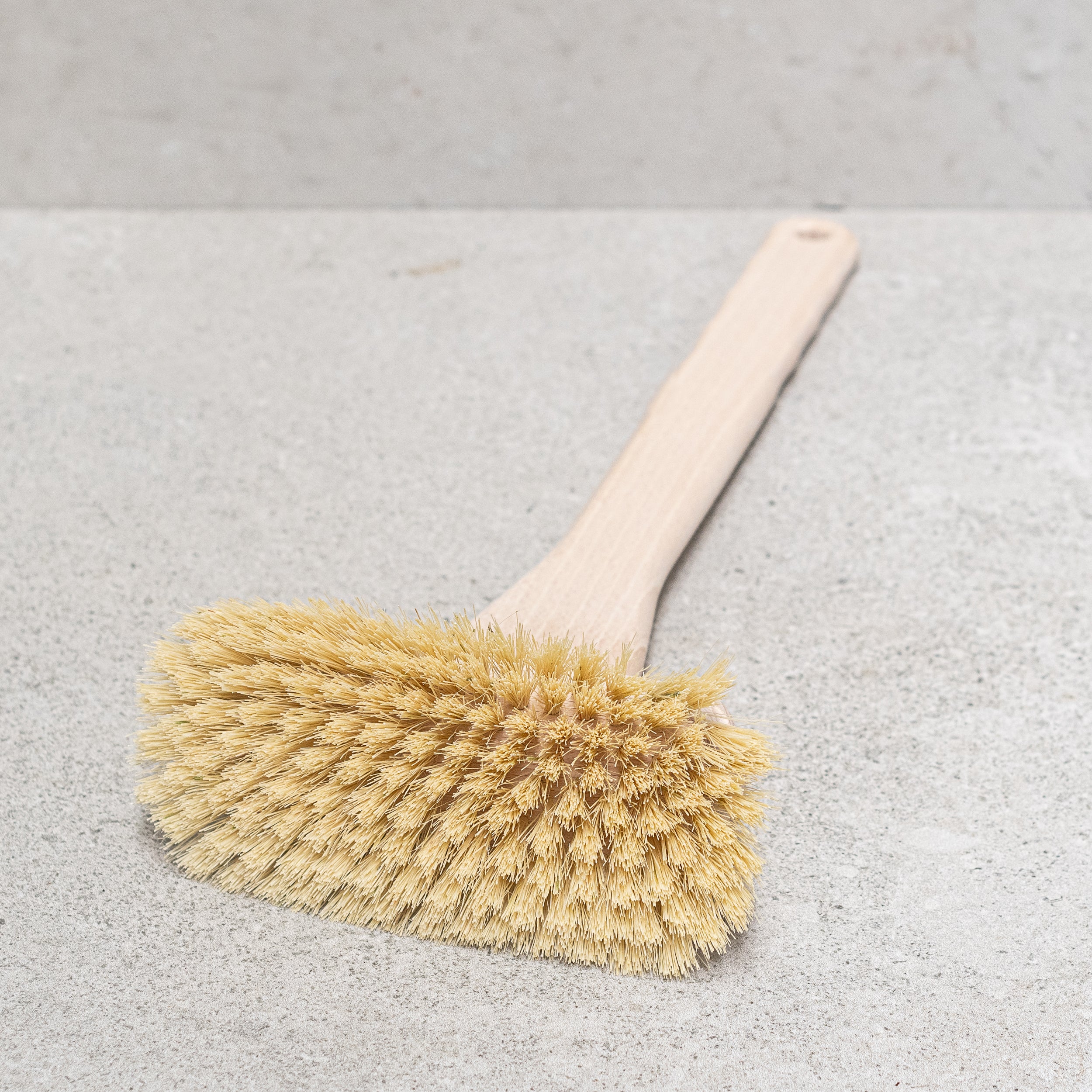 Vegan bath tub brush with soft, plant-based bristles and a sturdy wooden handle, designed for gentle yet effective cleaning of your bath or shower