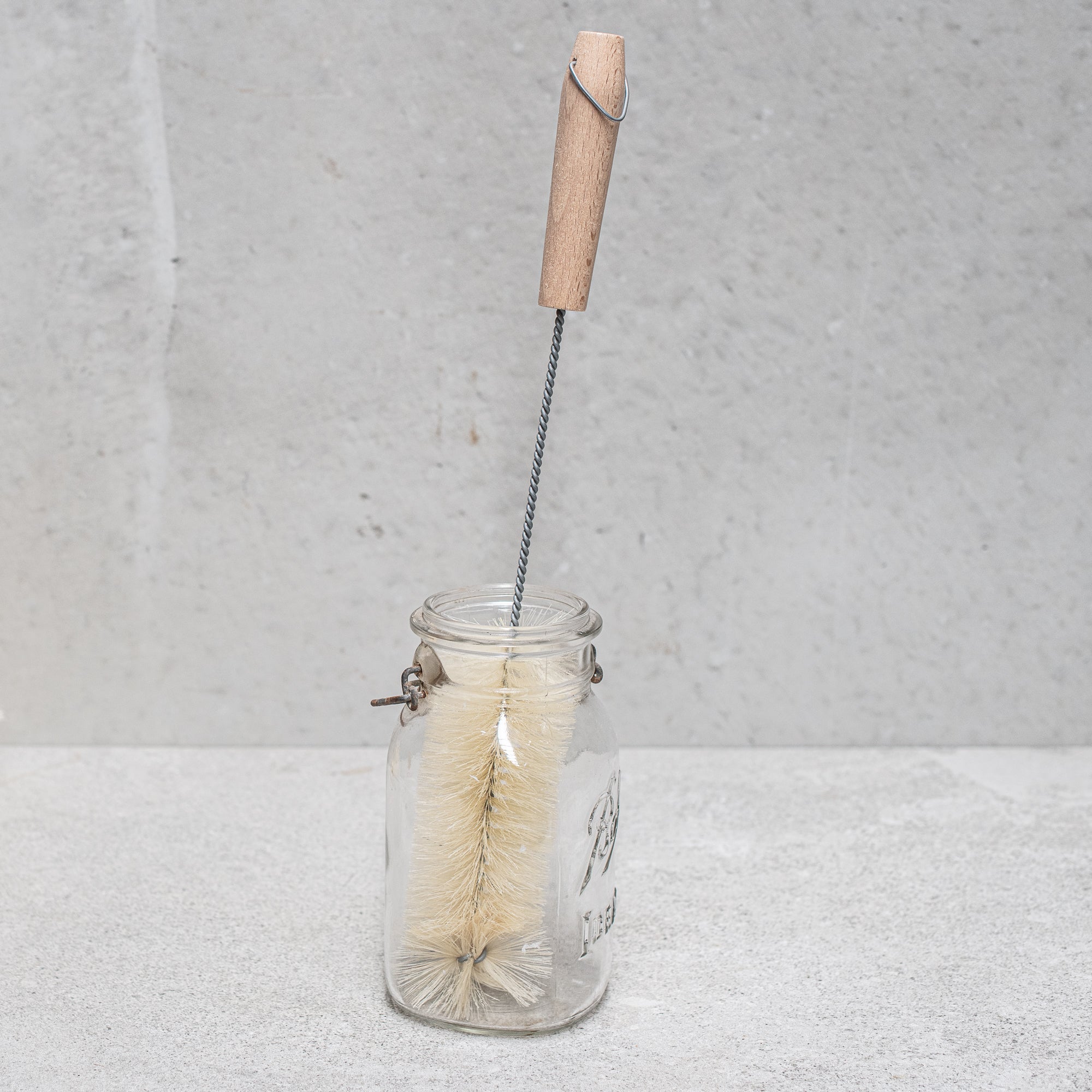 German-made bottle brush with natural fibre bristles and a sturdy wooden handle, designed for thorough cleaning of bottles and jars, offering durability and eco-friendly craftsmanship