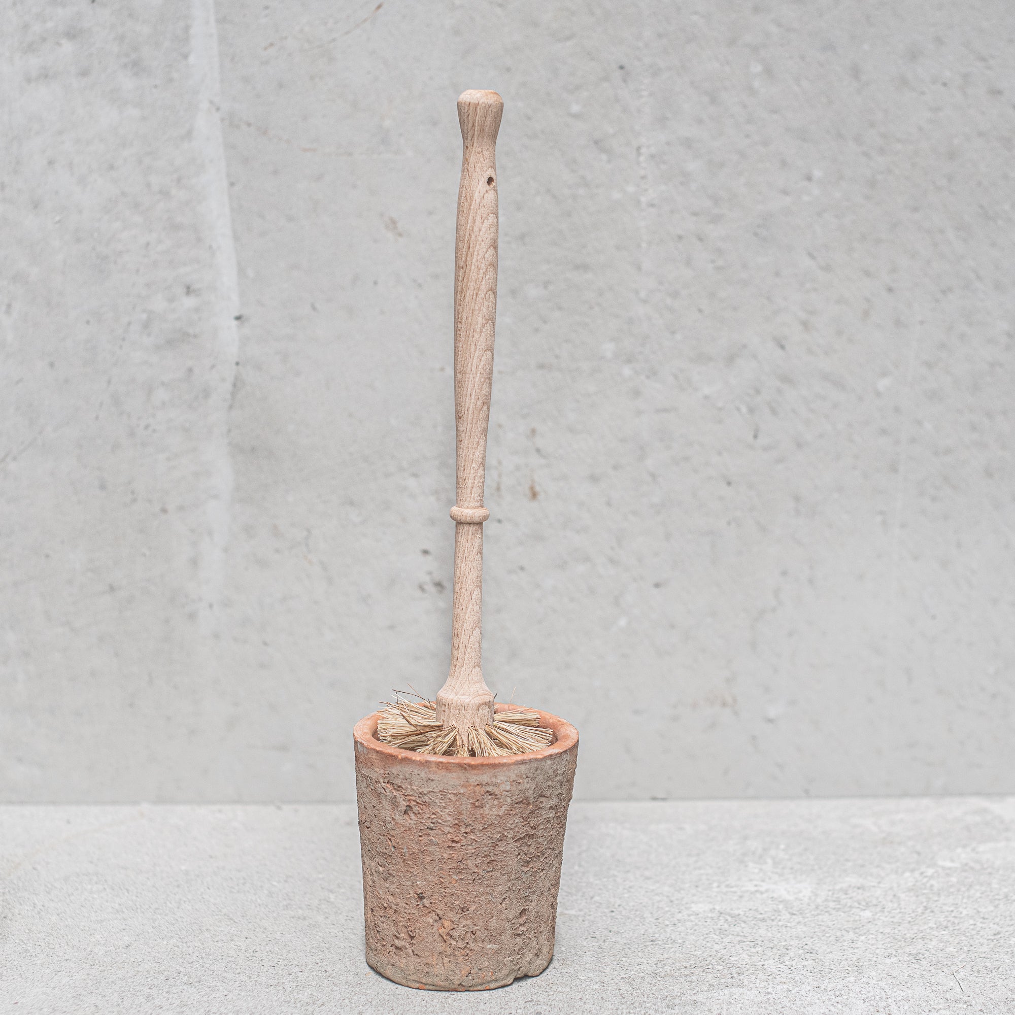 Heaven in Earth (HIE) wooden toilet brush, vegan-friendly, crafted by Kellerbürsten, Germany. Featuring a smooth wooden handle and durable, plant-based bristles, this eco-conscious brush offers an effective and sustainable cleaning solution while maintaining a minimalist, stylish design."