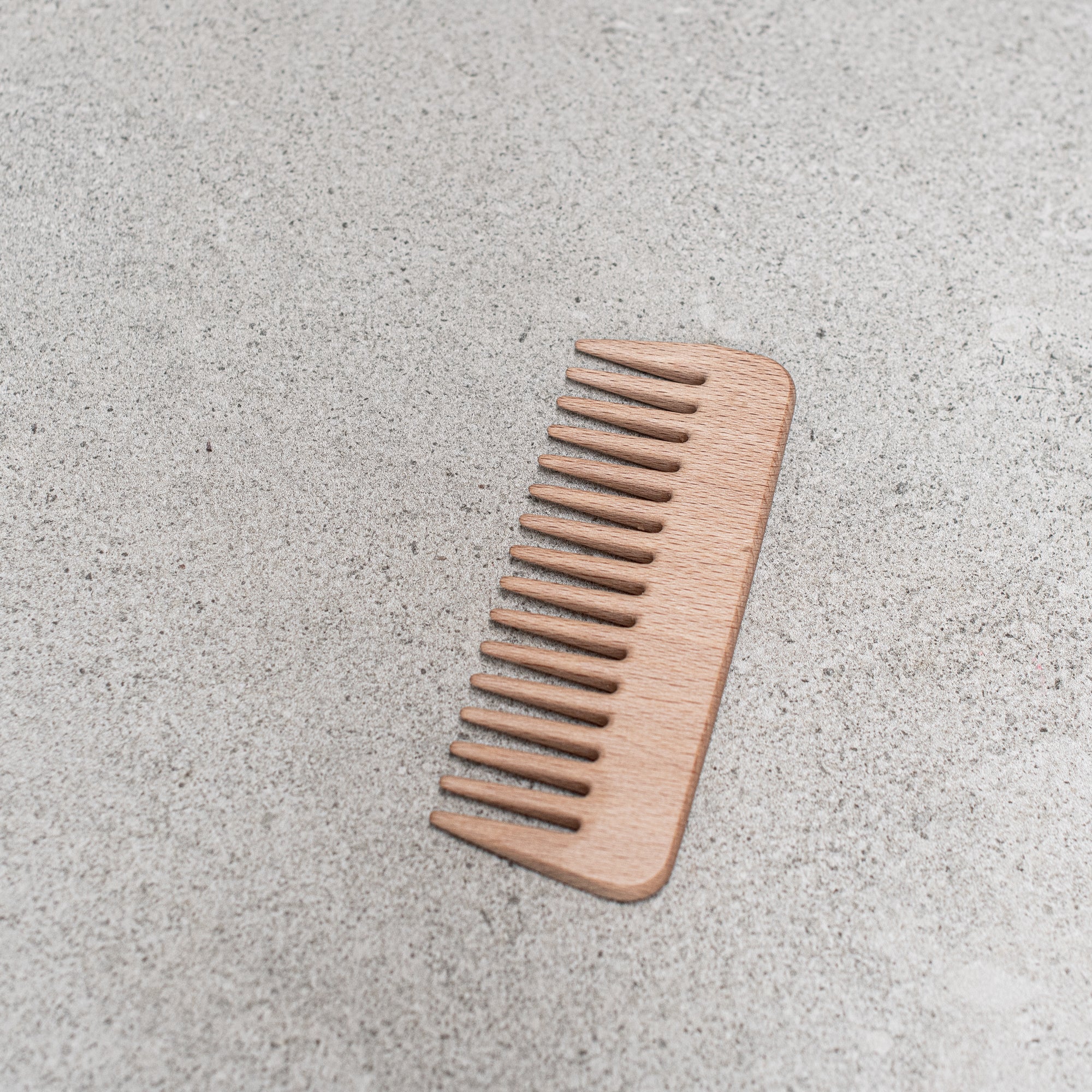 heaven in earth Simple wide tooth comb by kellerbursten uk