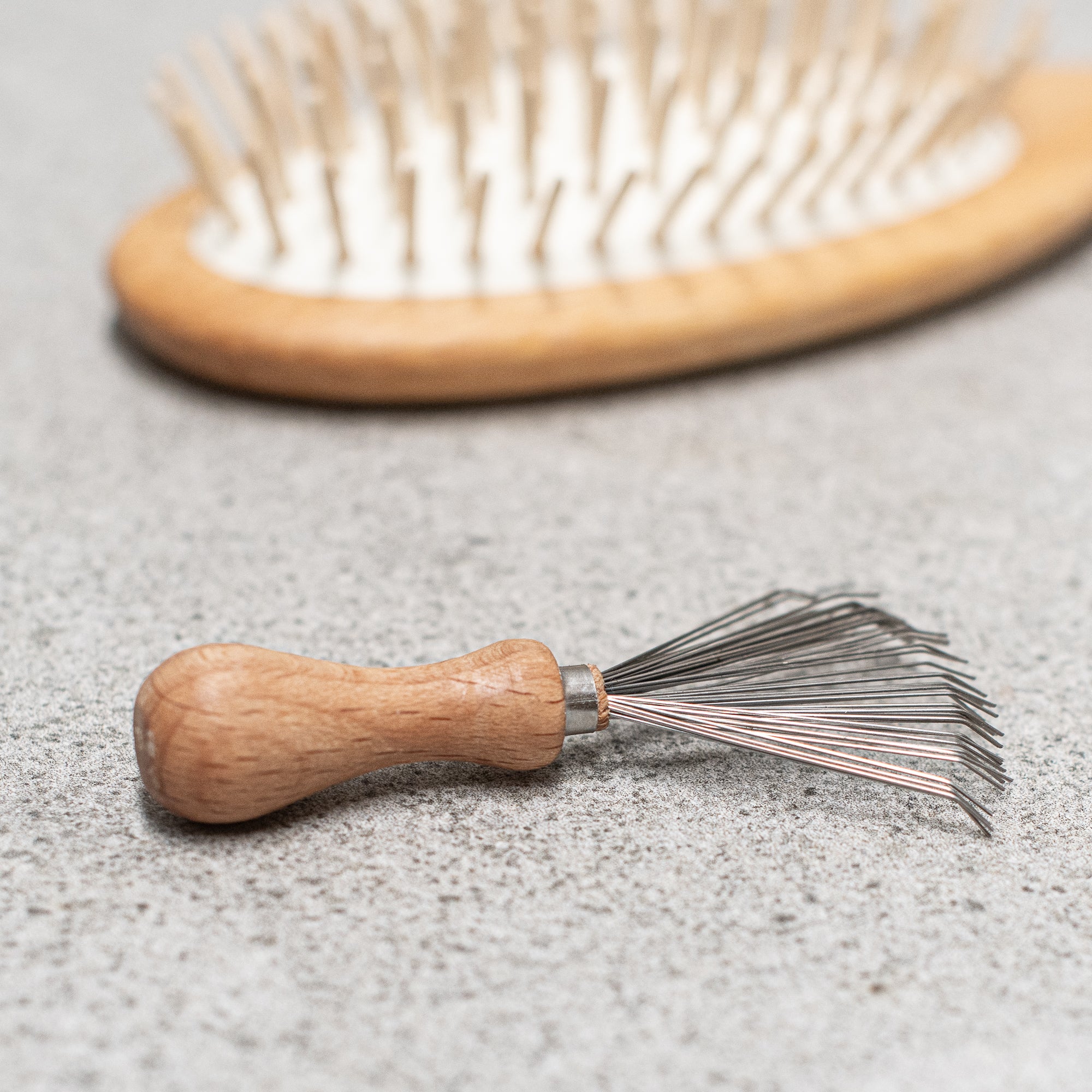 comb & brush cleaner with wire and wooden handle, made by Kellerbürsten, Germany, eco-friendly and designed to easily remove hair and debris from brushes and combs, ensuring longevity and cleanliness.