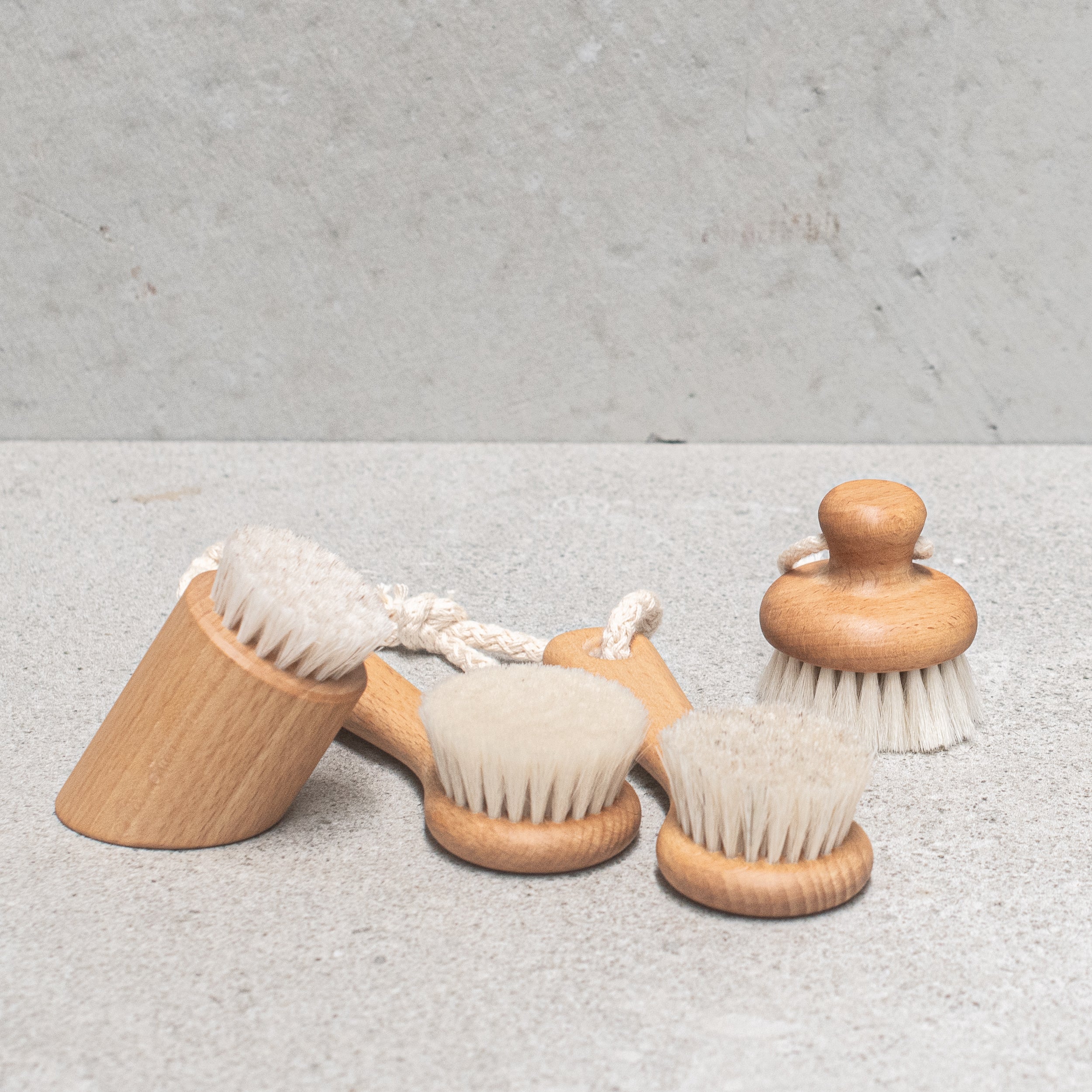 Heaven in Earth wooden and natural bristles face and body brush by Kellerbürsten, Germany, crafted with soft, eco-friendly bristles and a smooth wooden handle, designed for gentle exfoliation and effective skin care from head to toe