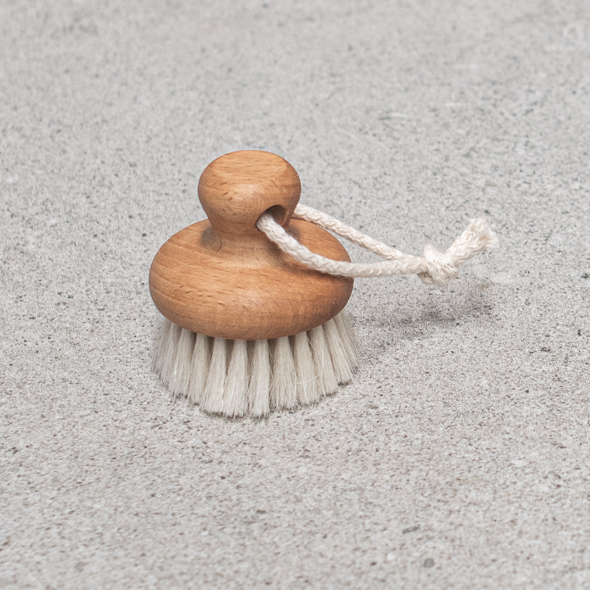 Heaven in Earth (HIE) Face Brush Hanging, crafted from oiled FSC-certified beechwood and luxe natural goats hair by Kellerbürsten, Germany. This elegant, eco-friendly brush is designed for gentle facial cleansing, with a convenient hanging feature for easy storage and quick drying