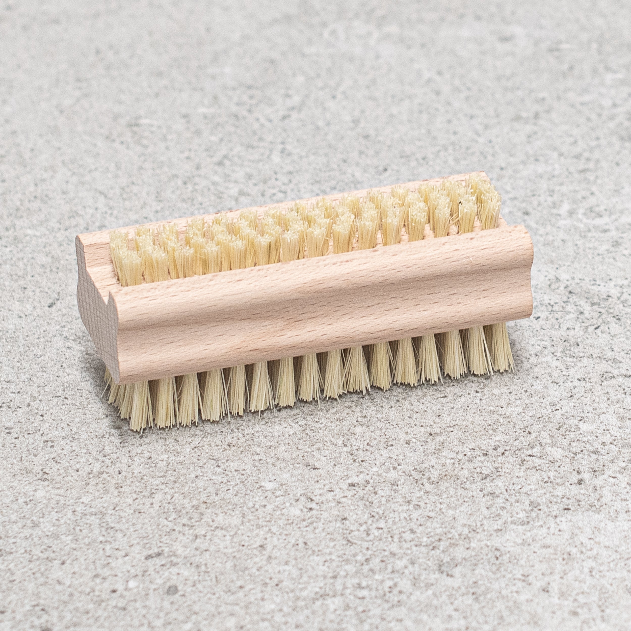 nail fibre brush