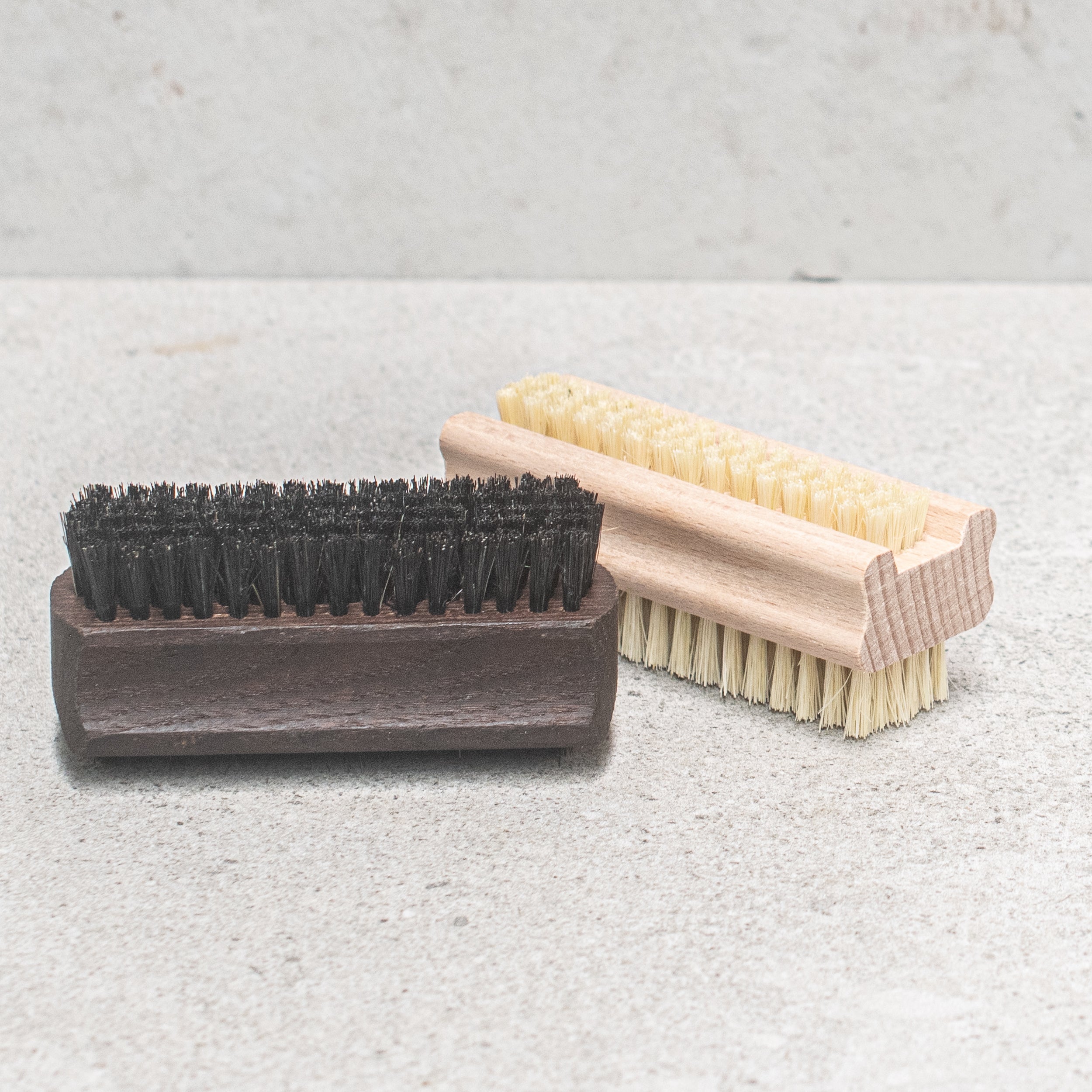 heaven in earth Nail brush rectangle thermowood - high-quality nail brush made with treated FSC wood for durability and resistance to moisture and microbes. Kellerbursten germany