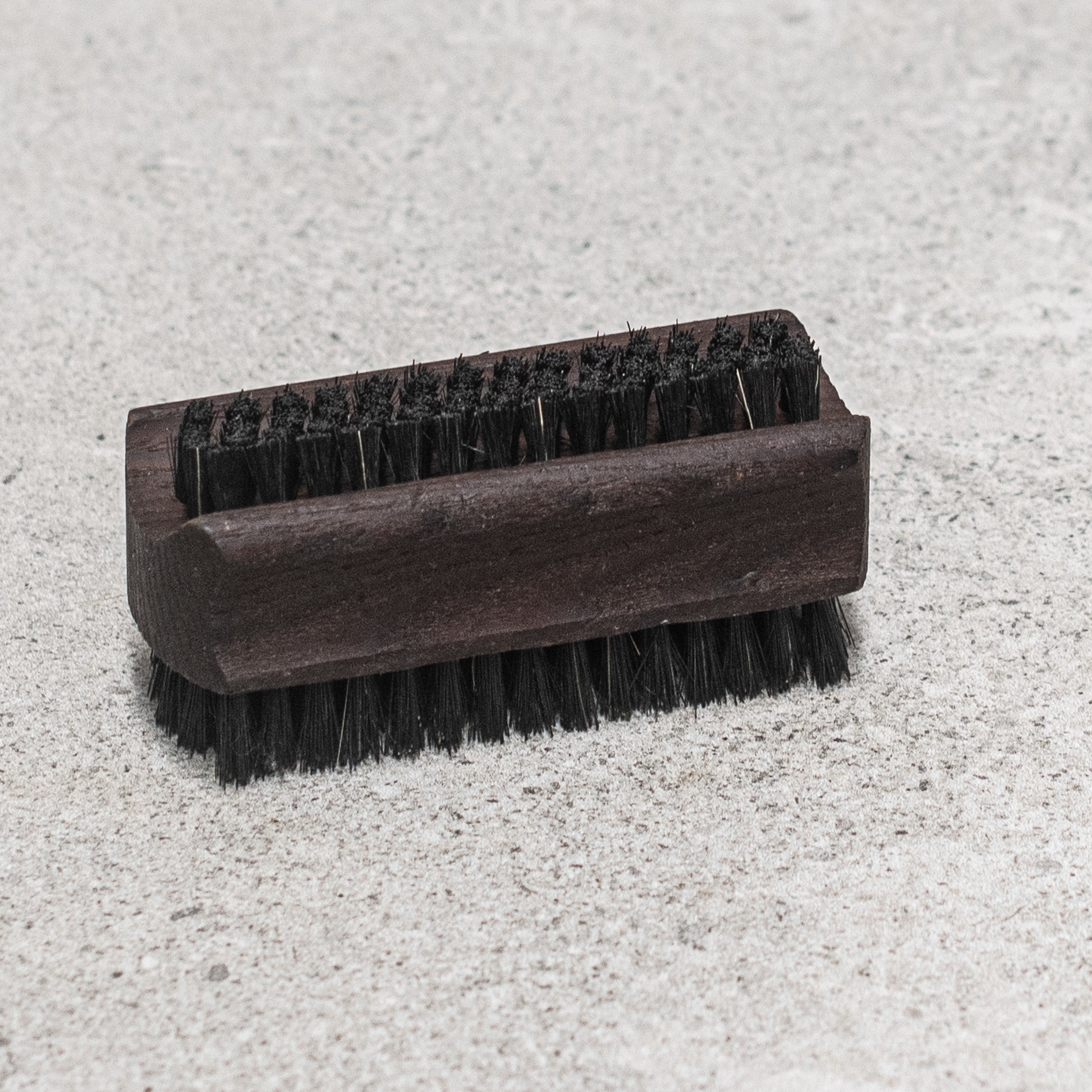 heaven in earth Nail brush rectangle thermowood - high-quality nail brush made with treated FSC wood for durability and resistance to moisture and microbes. Kellerbursten germany
