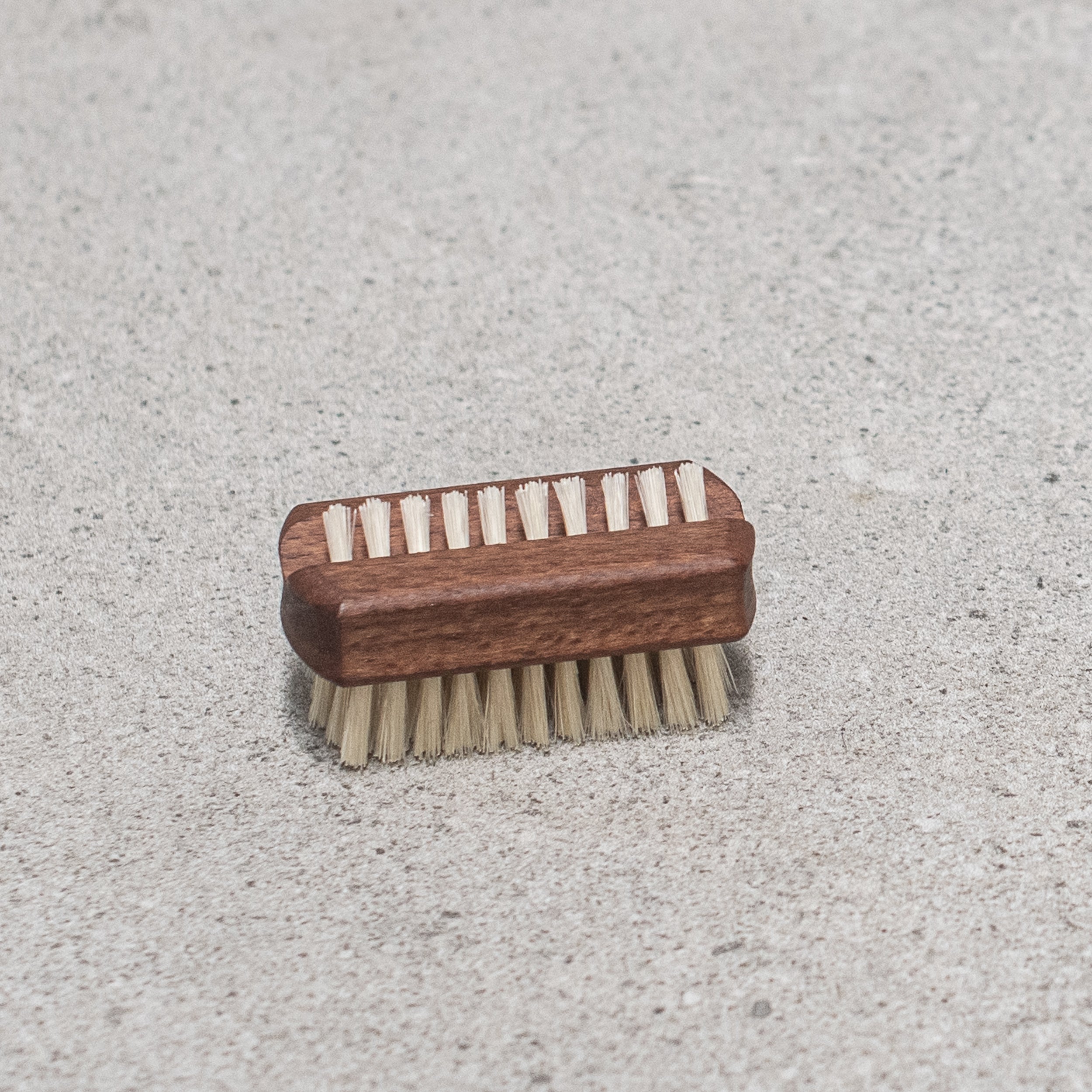 heaven in earth (HIE) Travel nail brush thermowood light bristles by kellerbursten germany