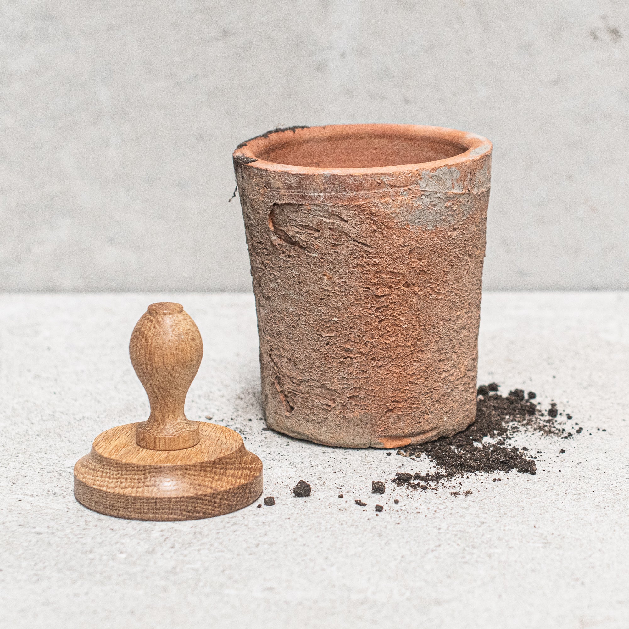 Pot tamper