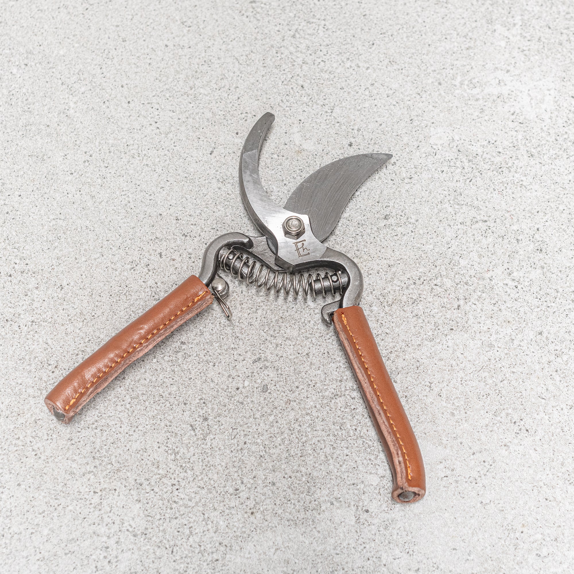 Leather handled Secateurs - Heaven in Earth