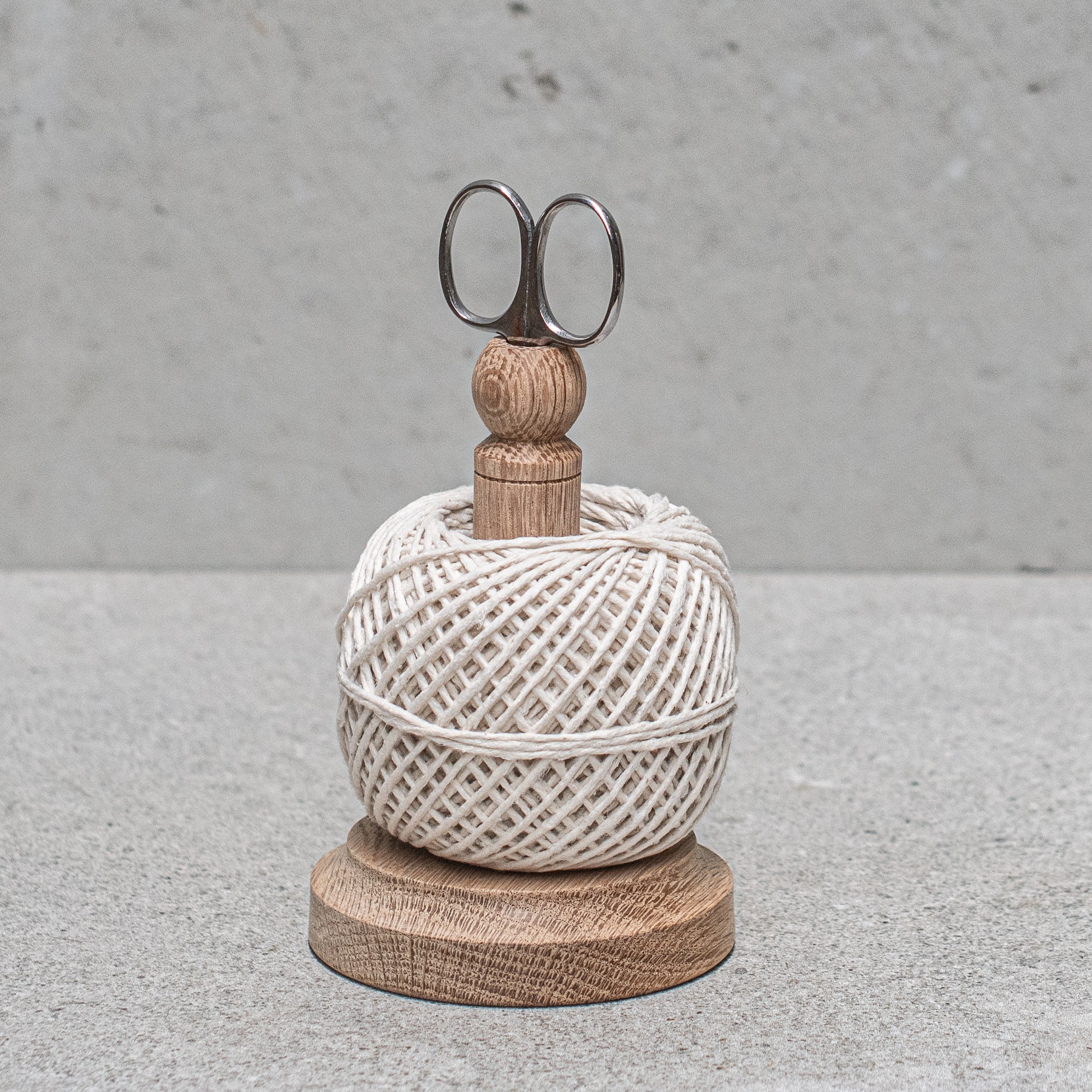 Heaven in Earth String Tidy with Scissors by Creamore Mill, UK. This practical and stylish string holder keeps your twine organised, featuring a sleek design and a pair of scissors for easy cutting. Perfect for crafters and gardeners, adding both function and charm to your workspace.