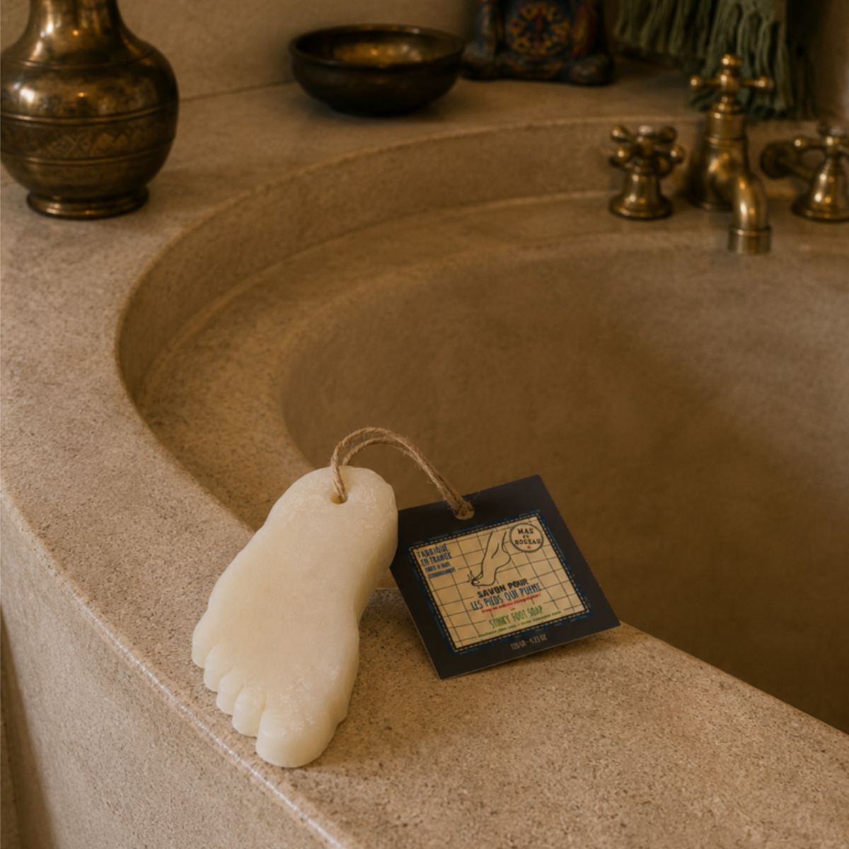 French Marseille foot soap with mint and alum for naturally fresh feet.