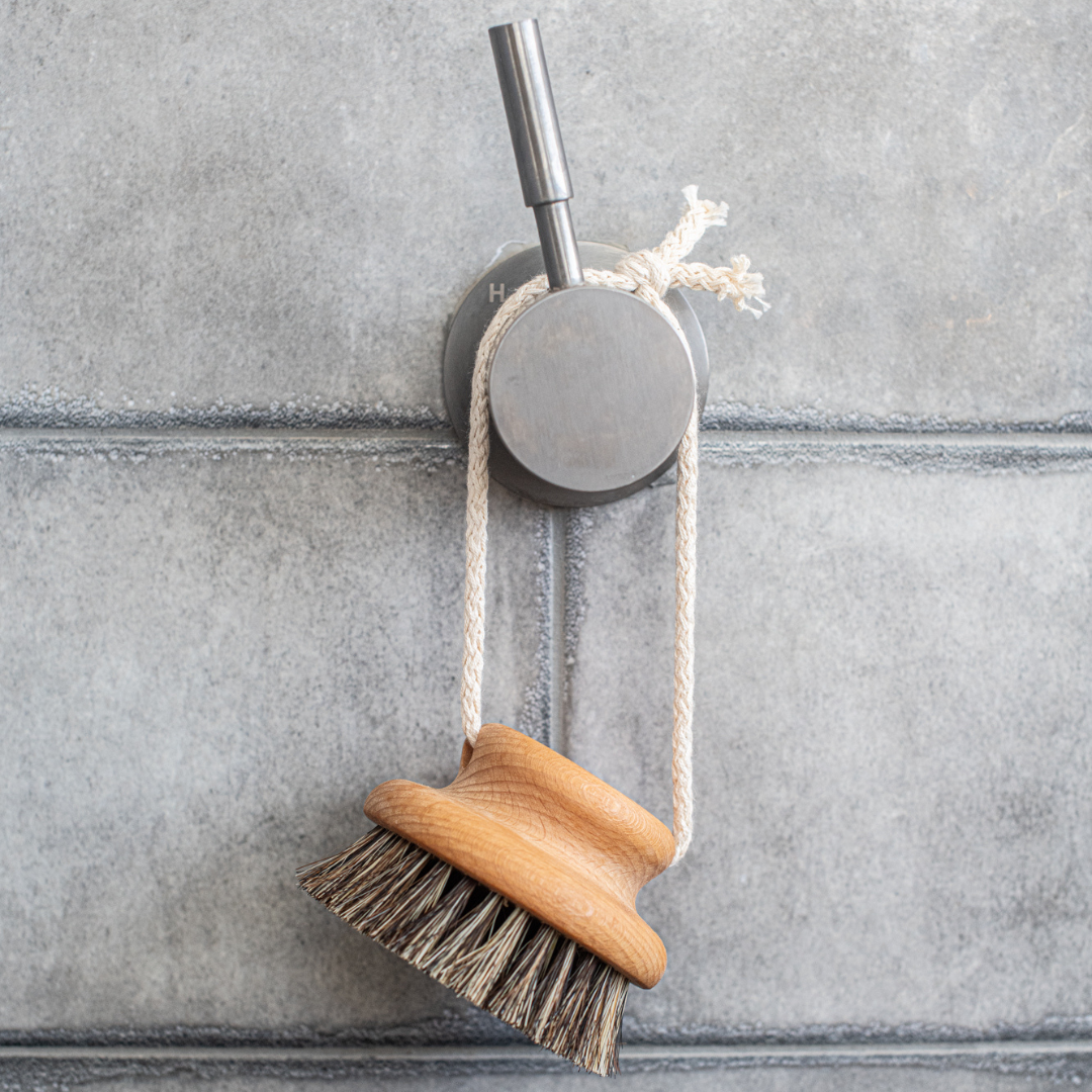 heaven in earth massage brush hanging by kellerbursten Germany