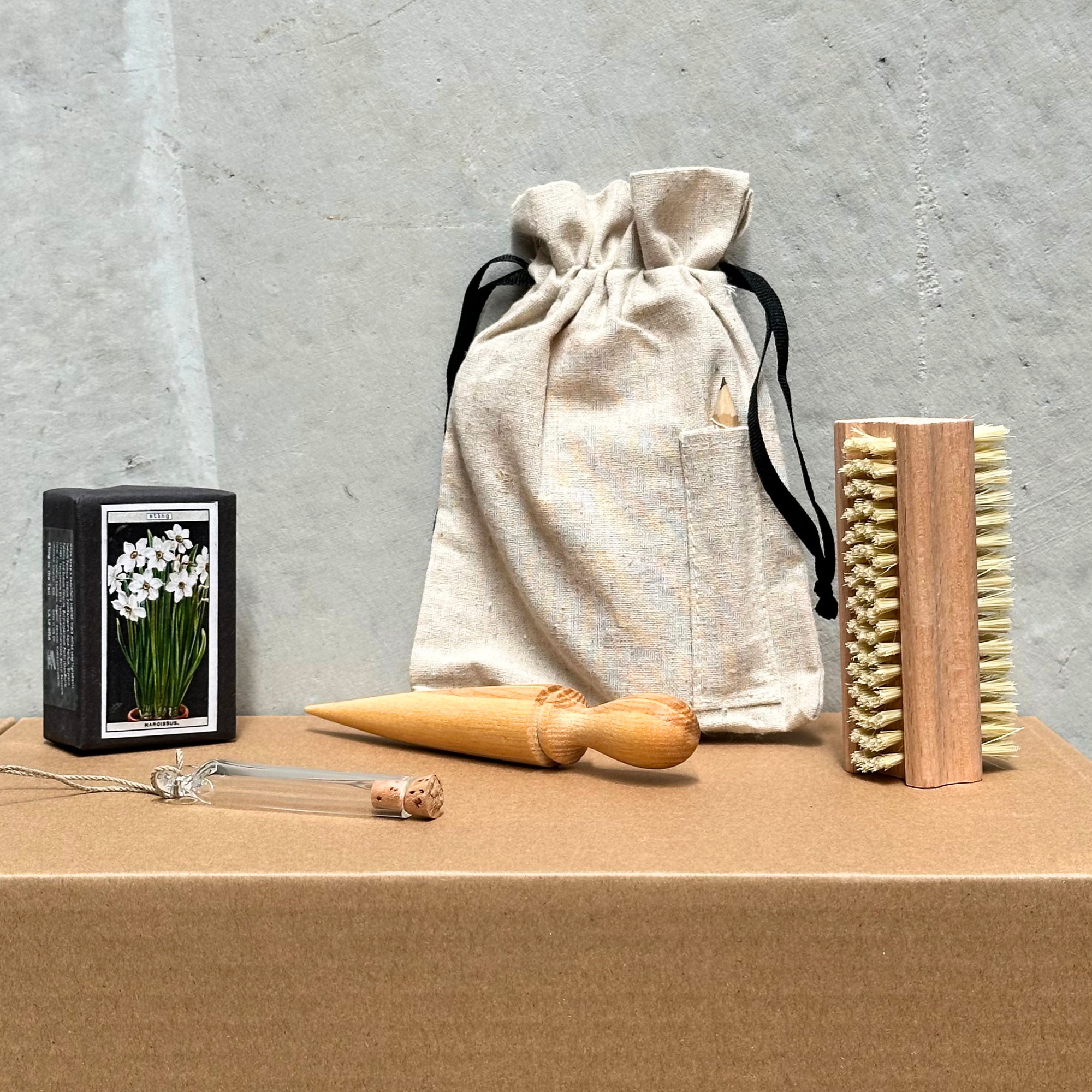 heaven in earth (HIE) Gardeners gift box, featuring a thoughtful selection of essentials: gift soap, wooden garden labels, a wooden dibber, and a fibre nail brush. This eco-friendly set is perfect for those who love tending to their garden, offering both practicality and a touch of luxury for a rewarding gardening experience
