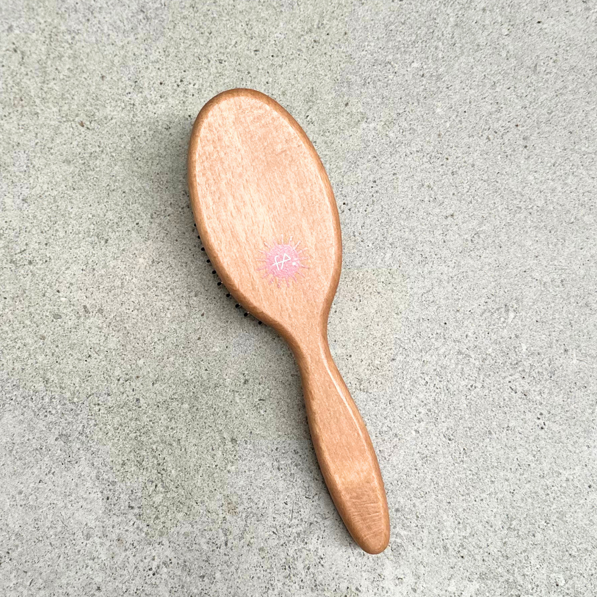 Oval vegan detangling hair brush with flexible rounded steel pins and beechwood handle for normal hair by Faller Germany.