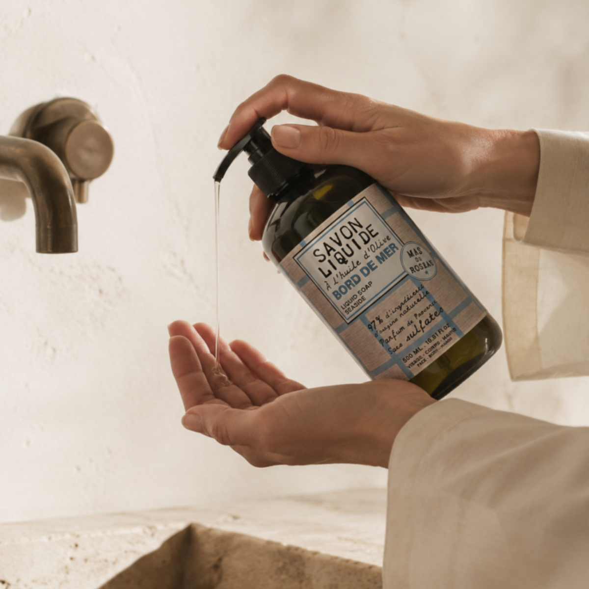 French liquid Marseille soap with olive oil in a 500ml amber pump bottle by Mas du Roseau, made in France.