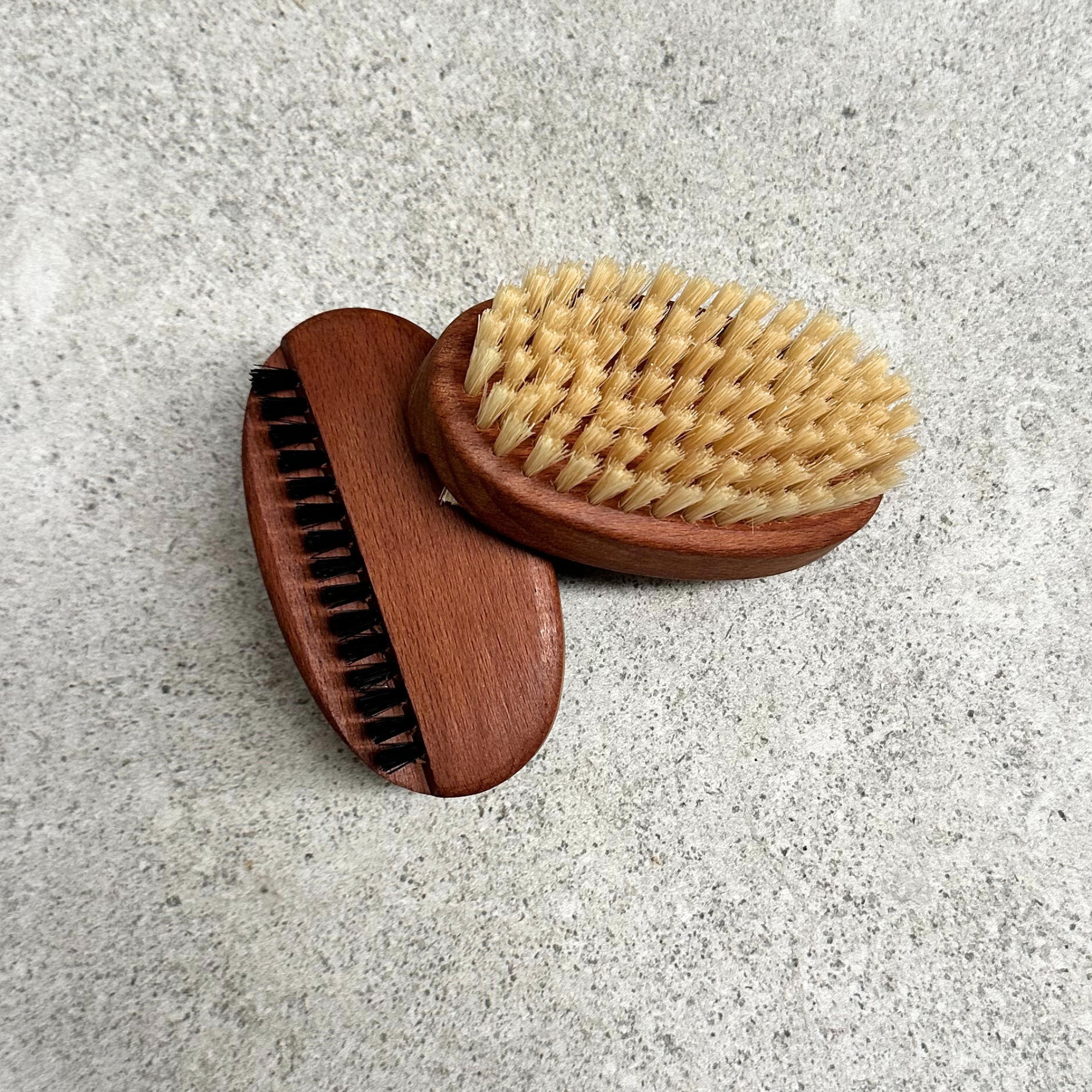 Nail Brush Oval - Thermo beechwood