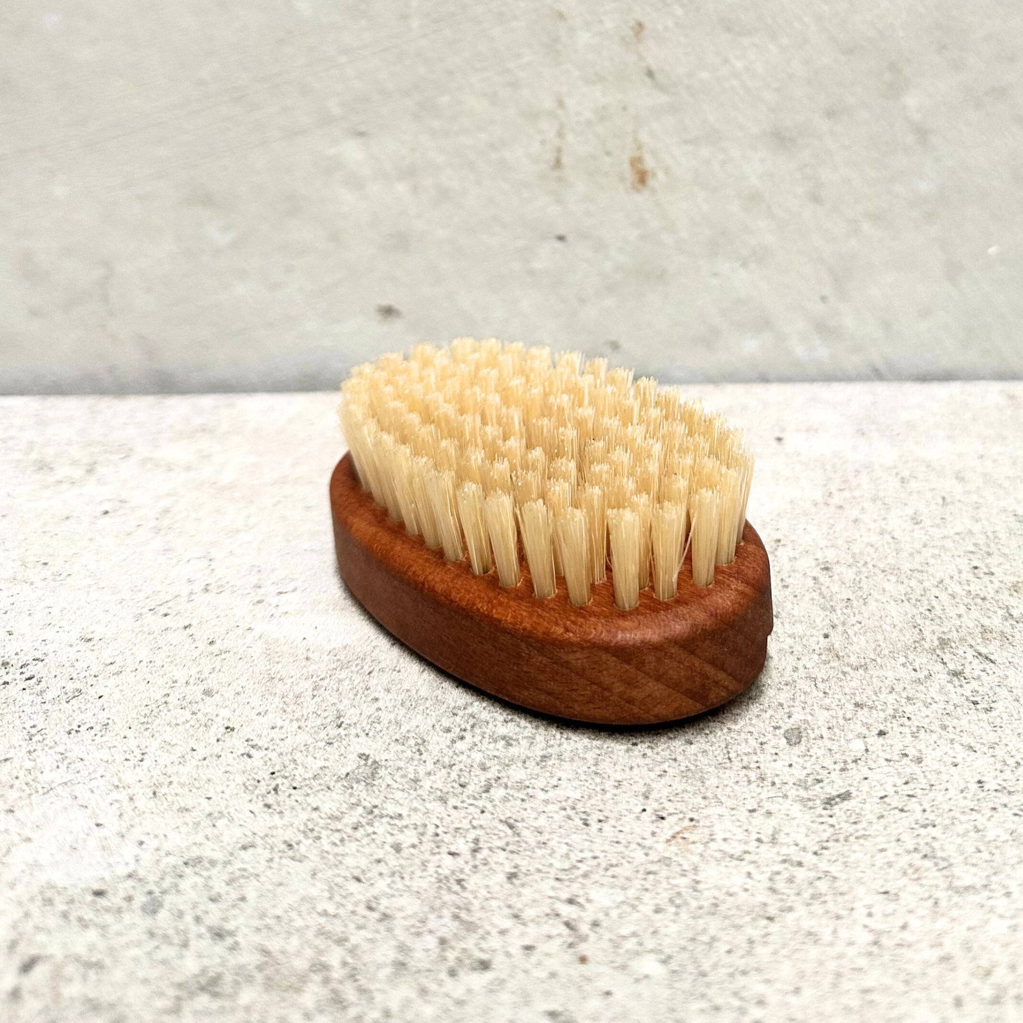 Nail Brush Oval - Thermo beechwood