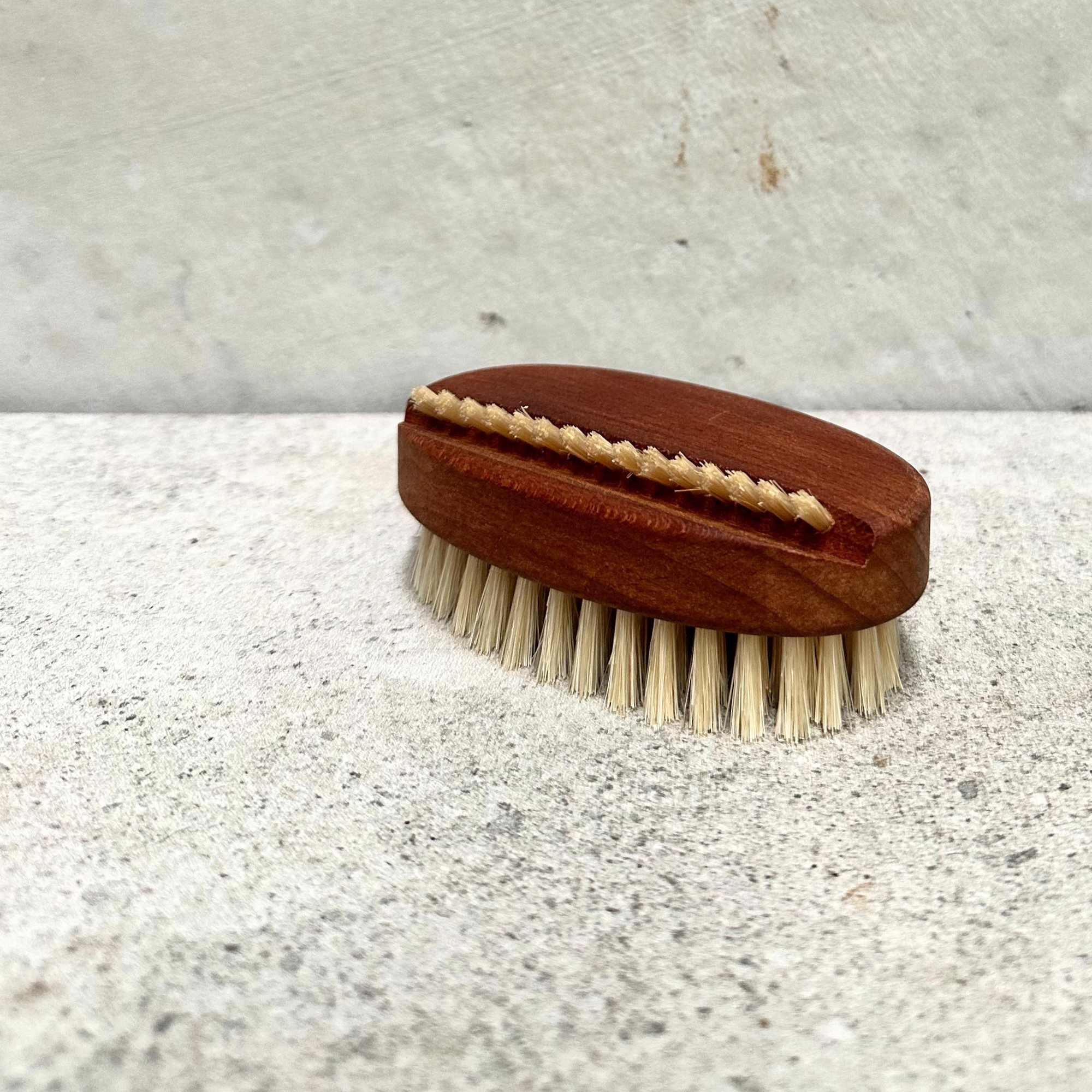 Nail Brush Oval - Thermo beechwood