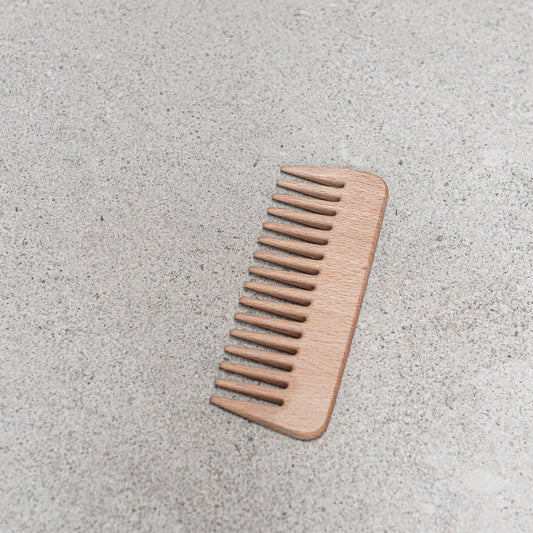 Simple wide tooth comb