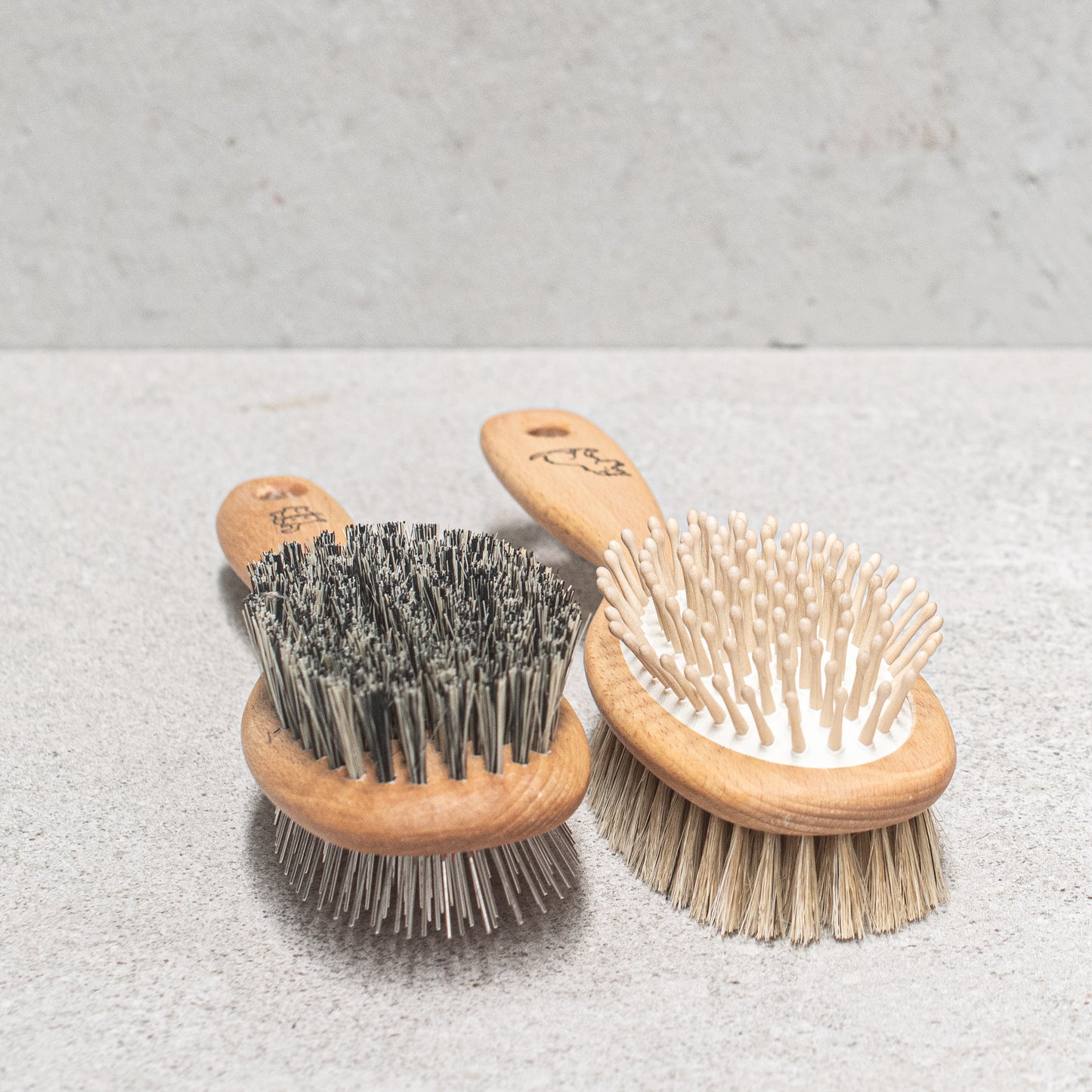 Pet Brush with Bristle and metal pin - Heaven in Earth