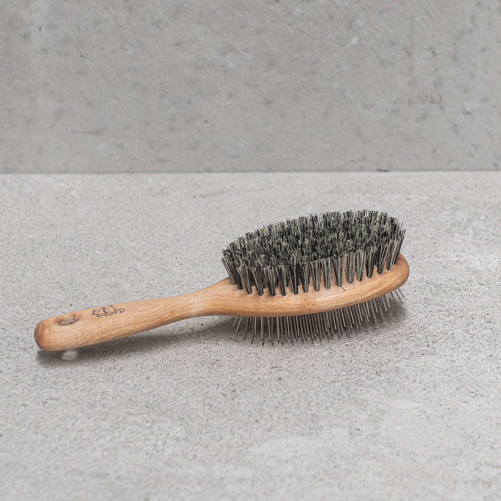 Pet Brush with Bristle and metal pin - Heaven in Earth
