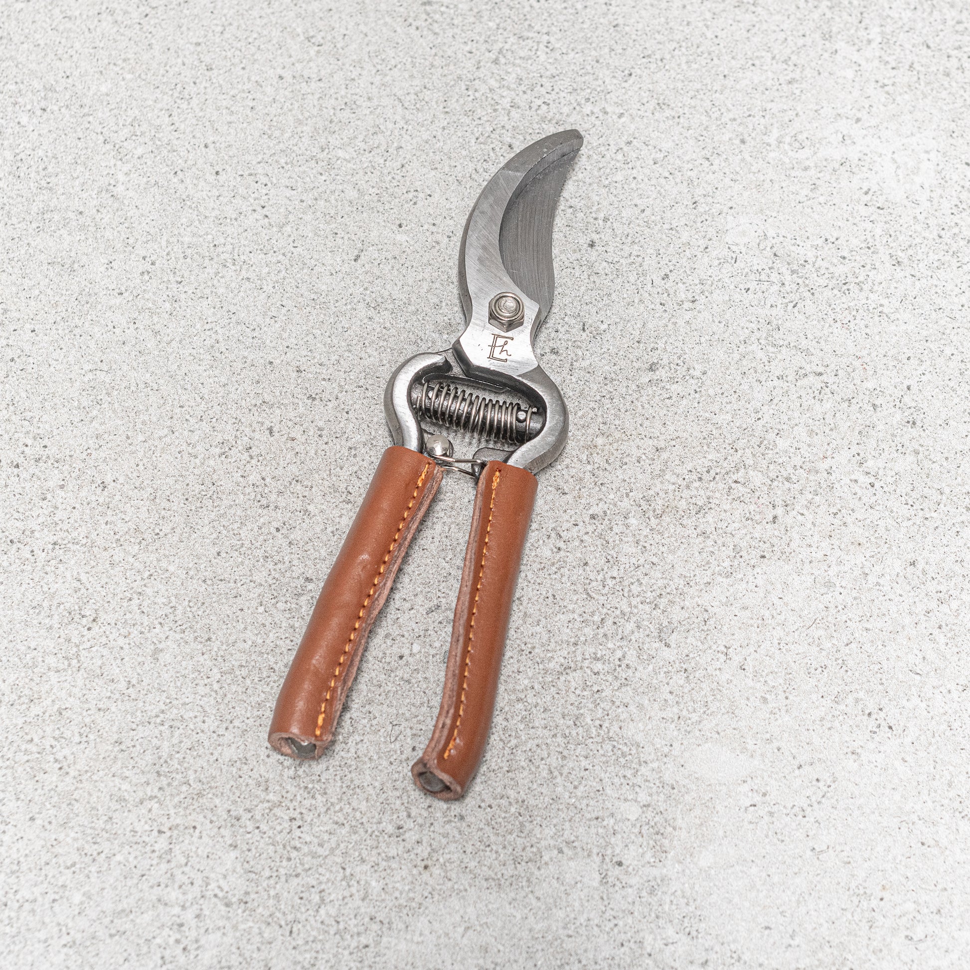 Leather handled Secateurs - Heaven in Earth