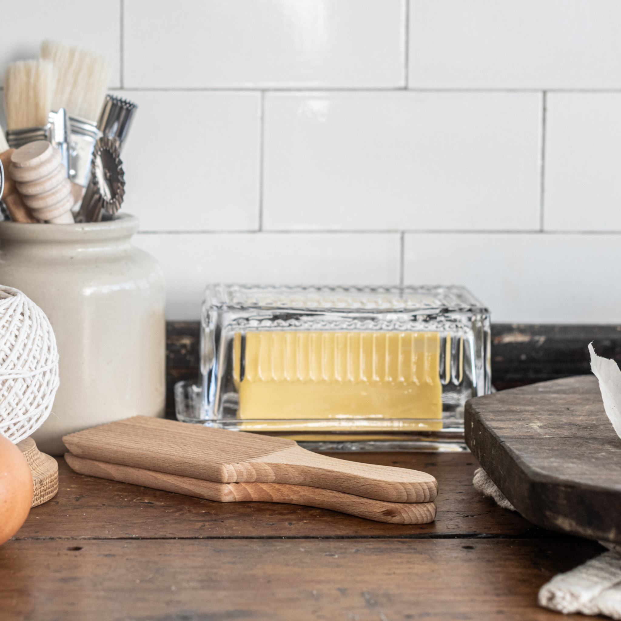 Vintage design glass butter dish, featuring elegant detailing and a classic lid, perfect for keeping butter fresh while adding a nostalgic touch to your table setting