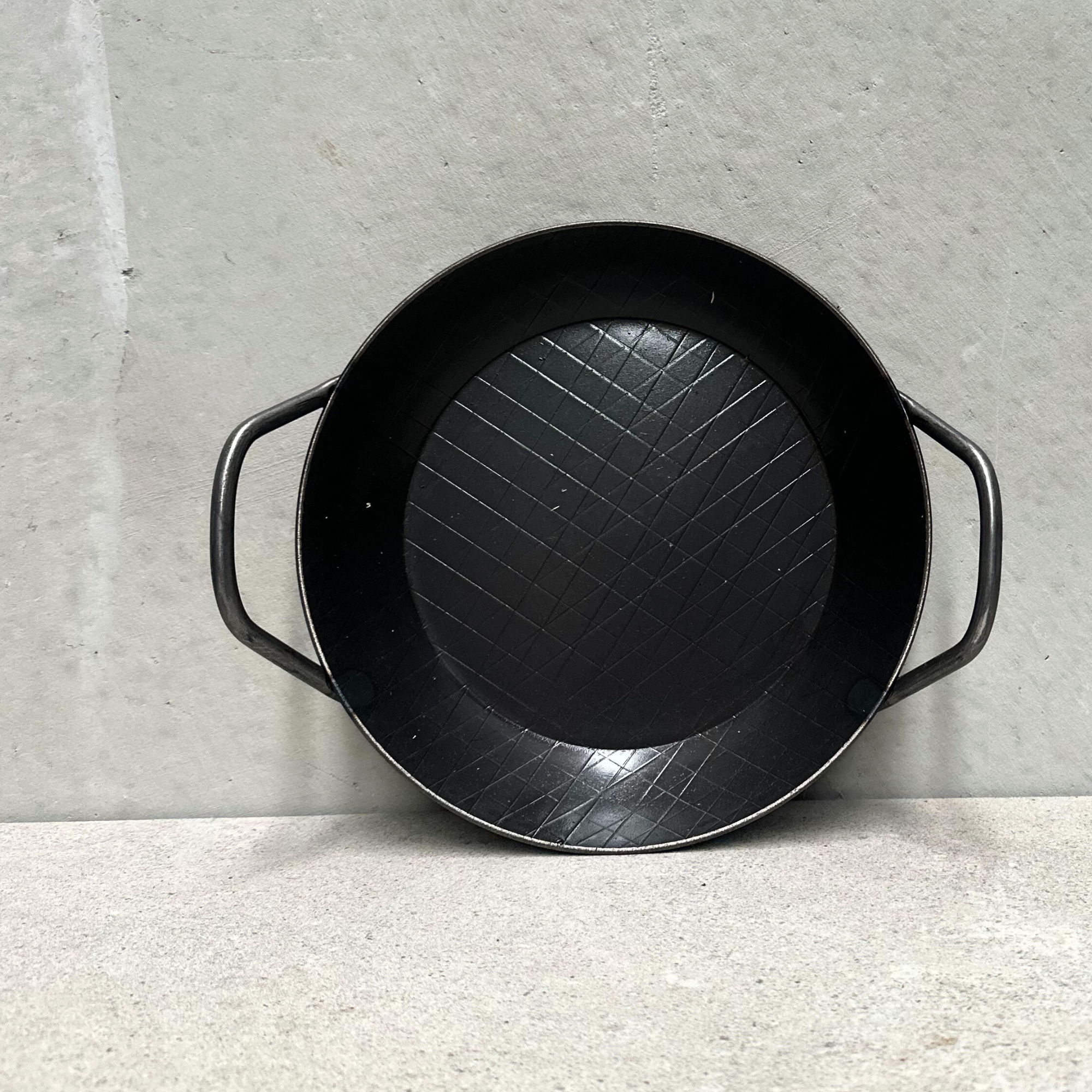 Forged iron German pan with 2 grip handles