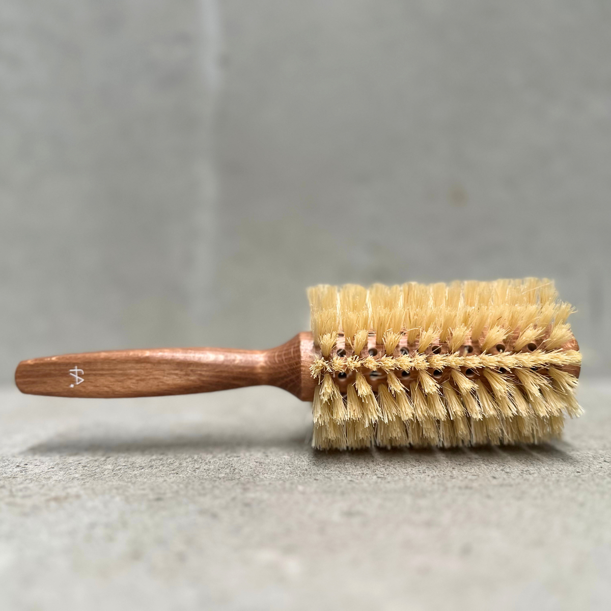 Round vegan hair brush with beechwood handle and vegan fibre bristles for fine hair by Faller Germany.