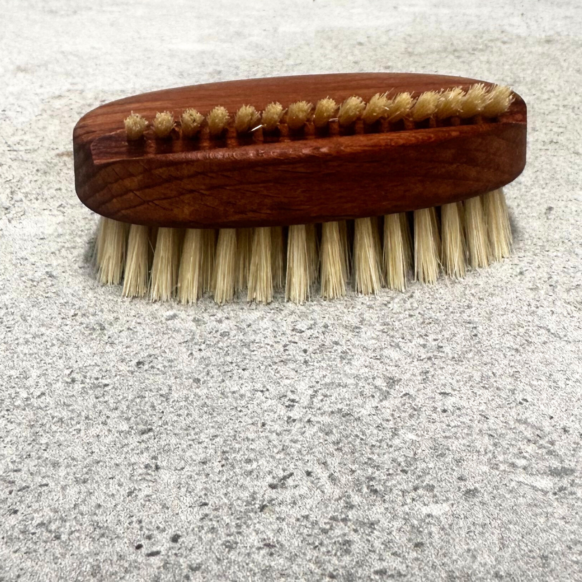 Nail Brush Oval - Thermo beechwood