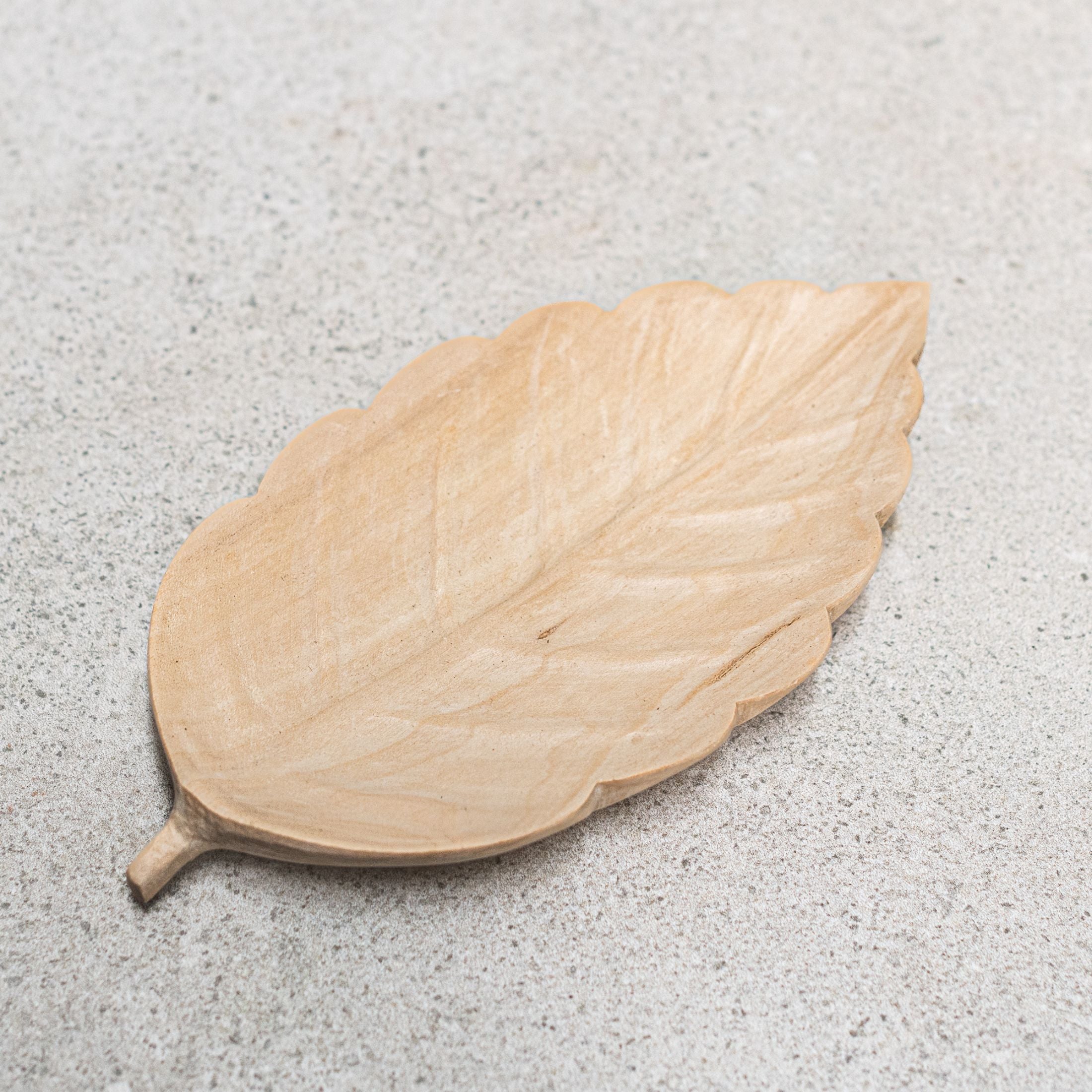 Gorgeous East of India wooden flat leaf dishes, perfect for adding decorative warmth and natural beauty to any interior. Use as a statement piece, layer the smaller ones for a unique arrangement, or as a safe, stylish spot to hold special items. Heaven in Earth (HIE)